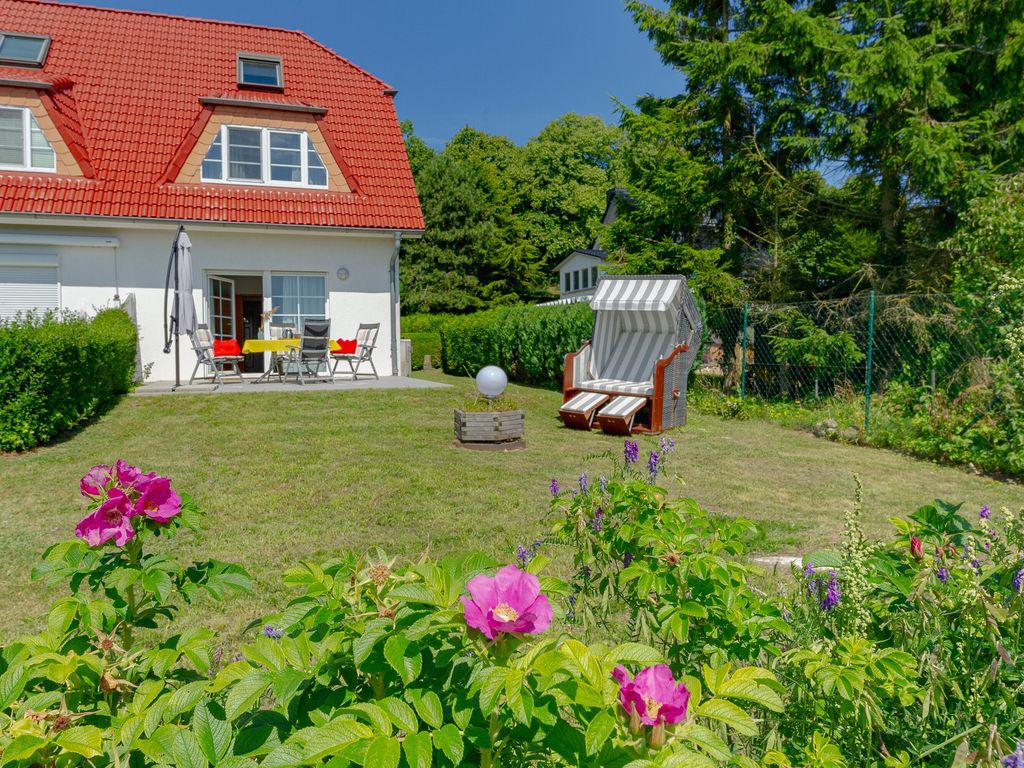 Hausansicht mit Terrasse