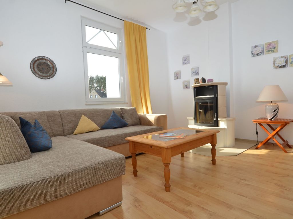 Wohnzimmer mit Kamin