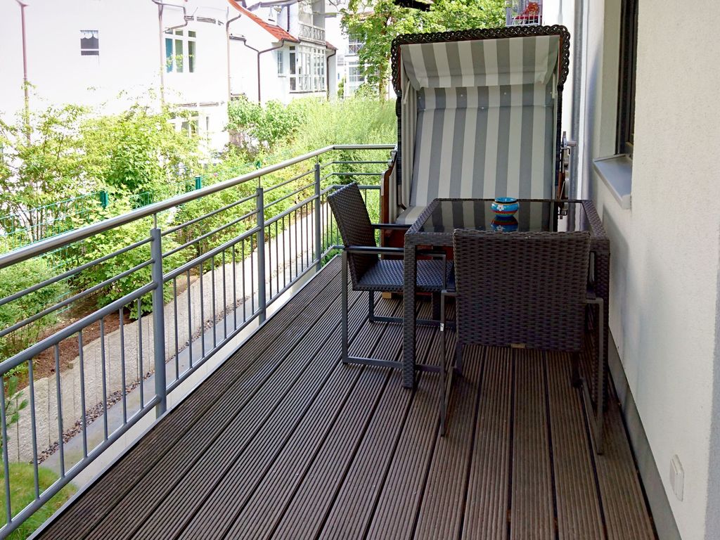 Balkon mit Strandkorb