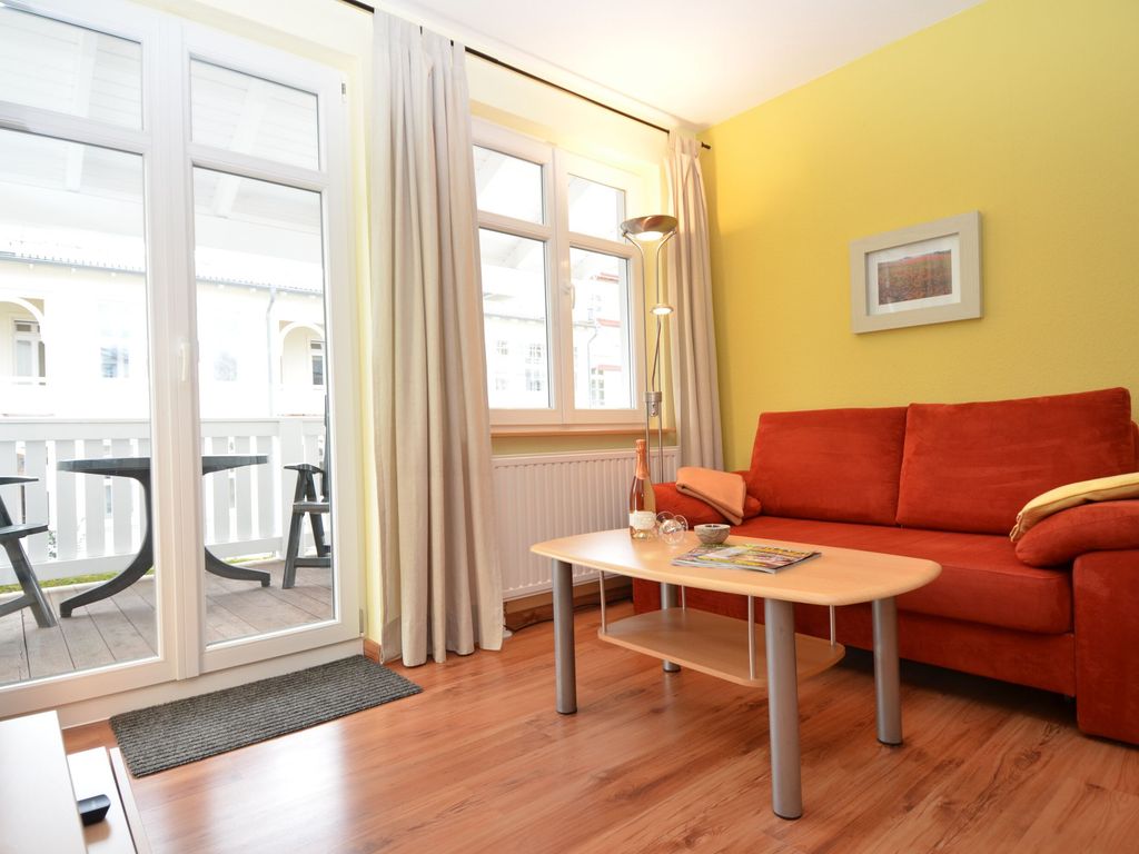 Wohnzimmer mit Zugang Balkon