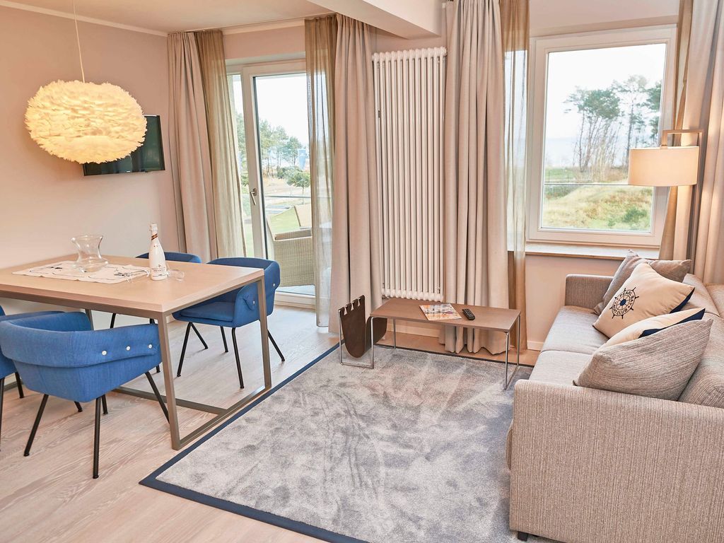 Haus Meersinn Prora – Balkon mit Blick Richtung Dünen und Ostsee