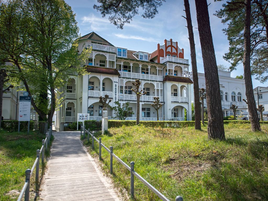 Villa Strandidyll Binz: Bohlenweg von der Villa zum Strand