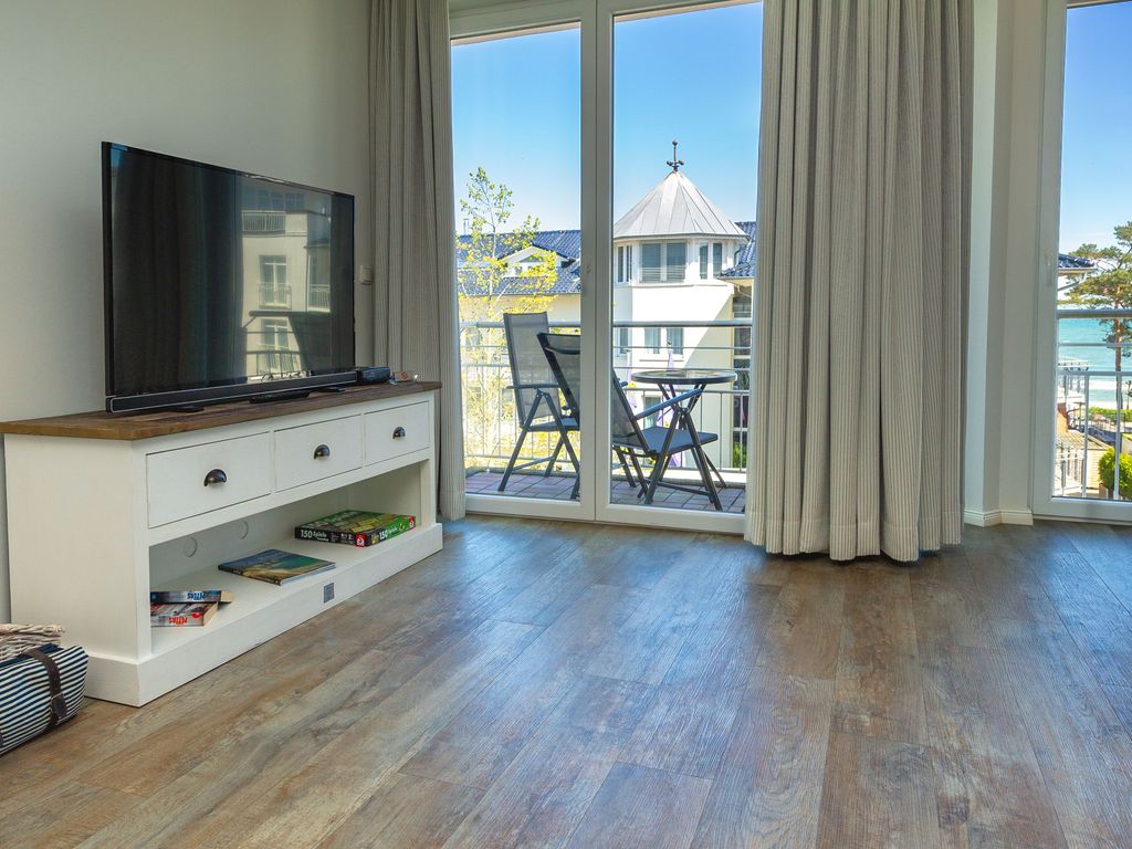 Wohnzimmer und Balkon