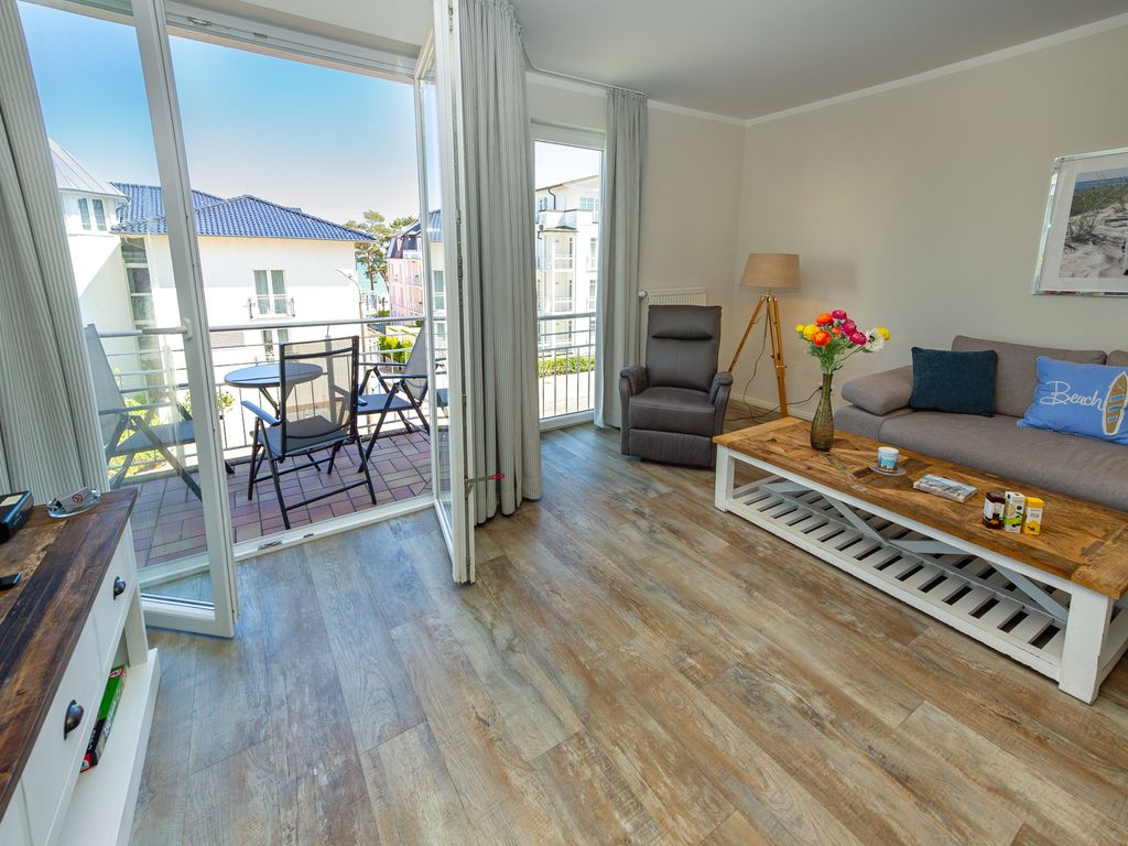 Wohnzimmer und Balkon