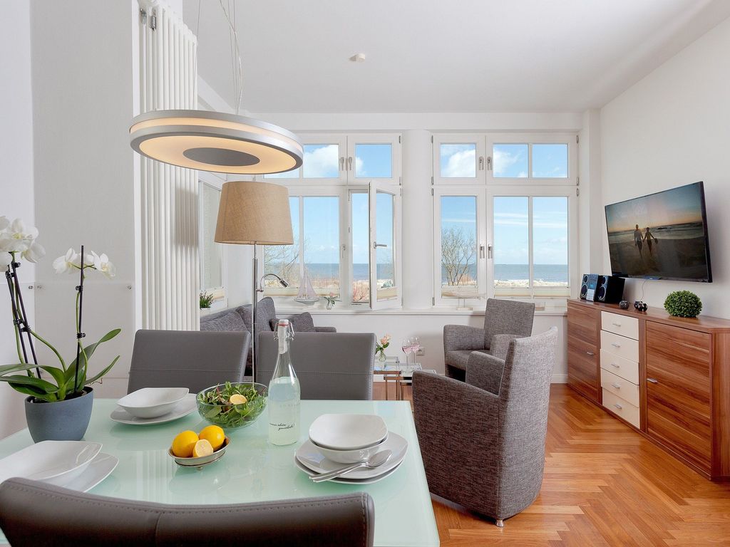 Wohnzimmer mit Essbereich