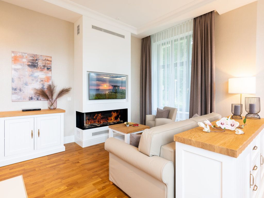 Stilvolles Wohnzimmer mit Kamin