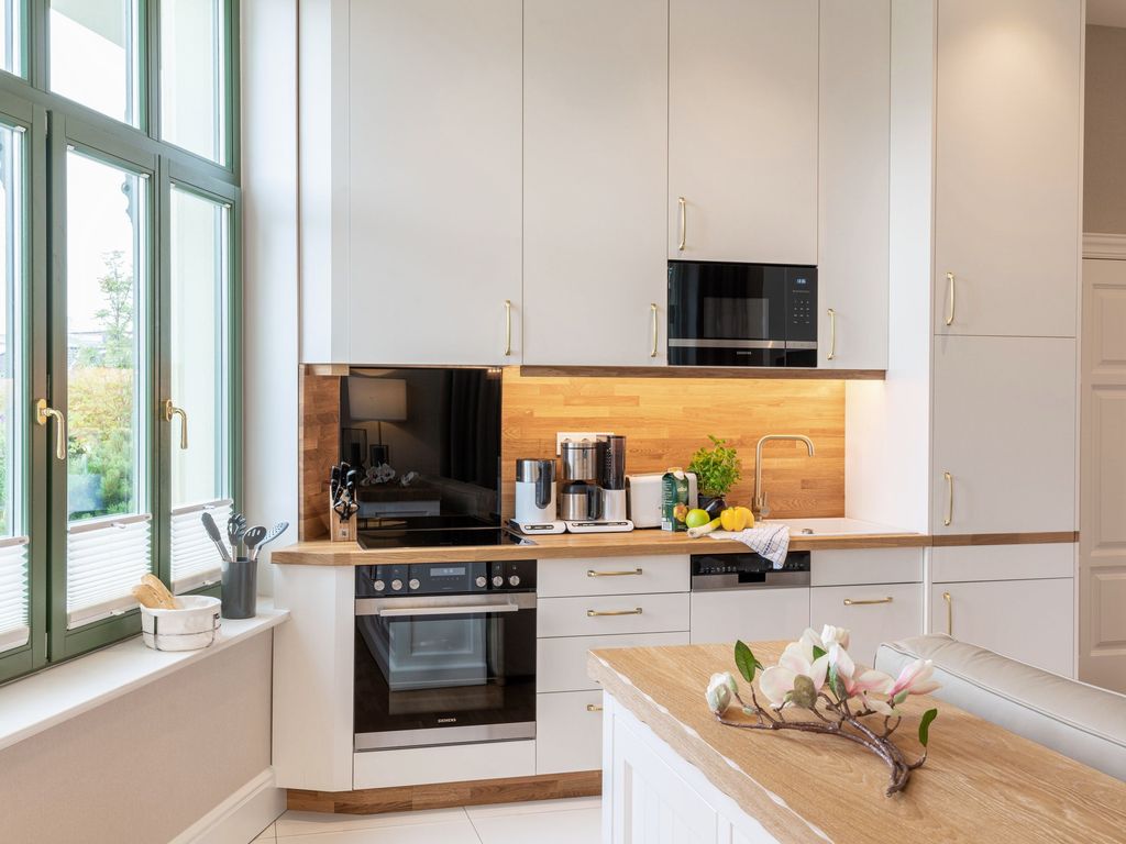 Moderne Küche mit Premium-Ausstattung