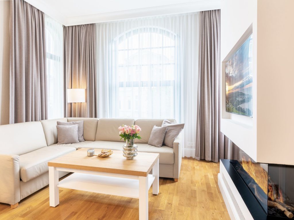 Elegantes Wohnambiente mit Kamin