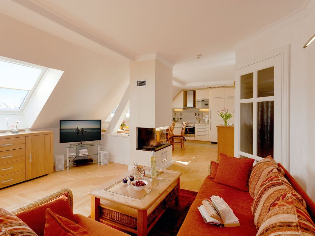 Wohnzimmer mit Kamin