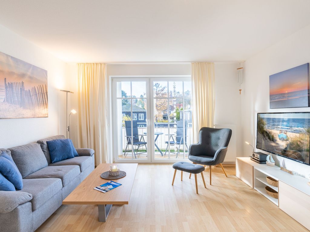 Wohnzimmer mit Balkon