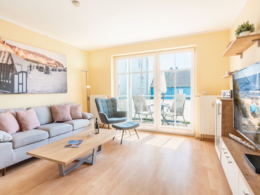 Wohnzimmer mit Balkon