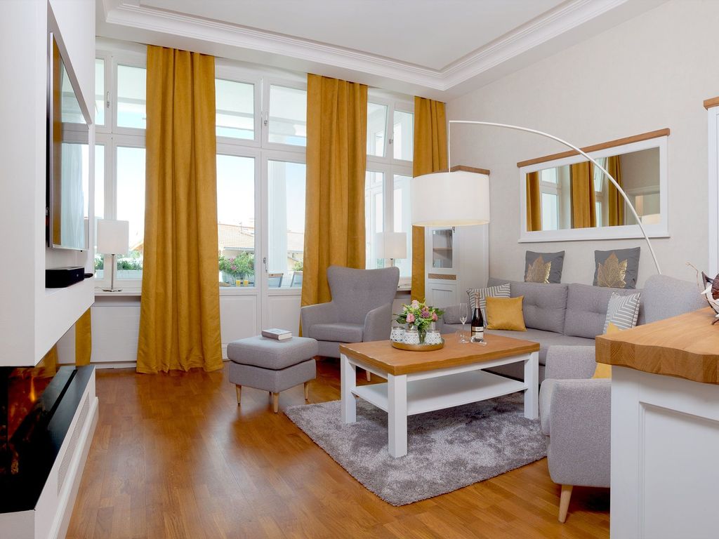 Wohnzimmer mit Kamin