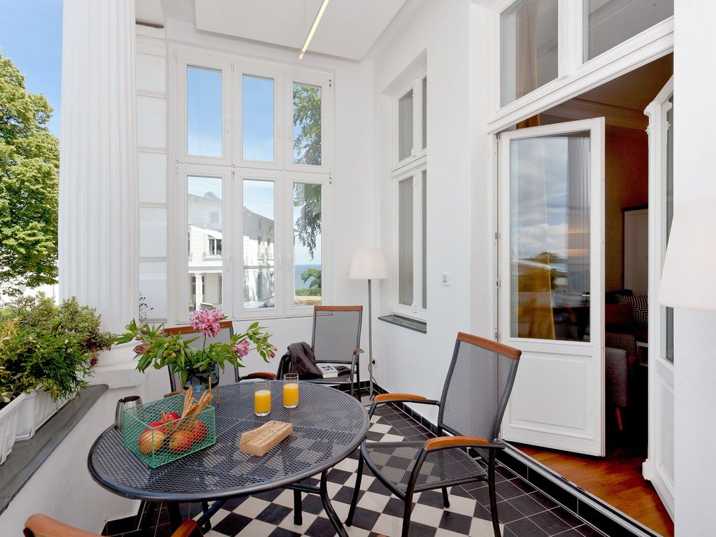 Balkon mit Weitblick und ein bisschen Meer