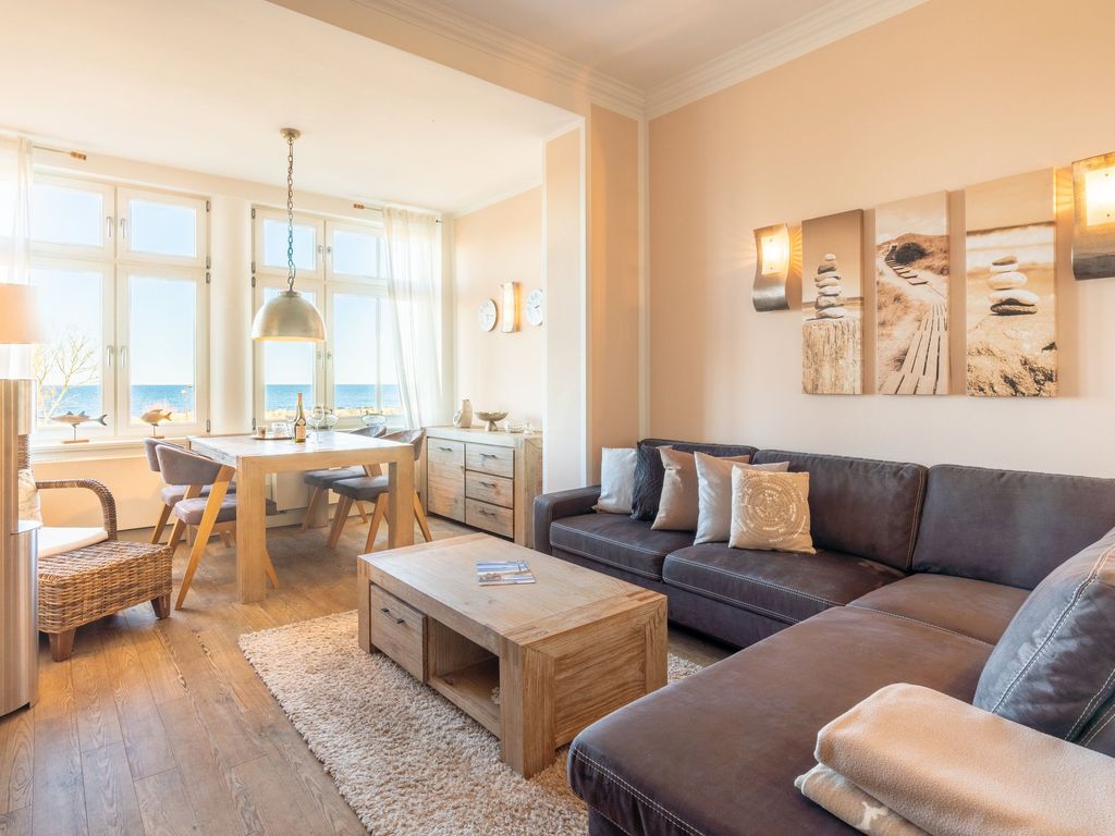 Wohnzimmer mit Essbereich