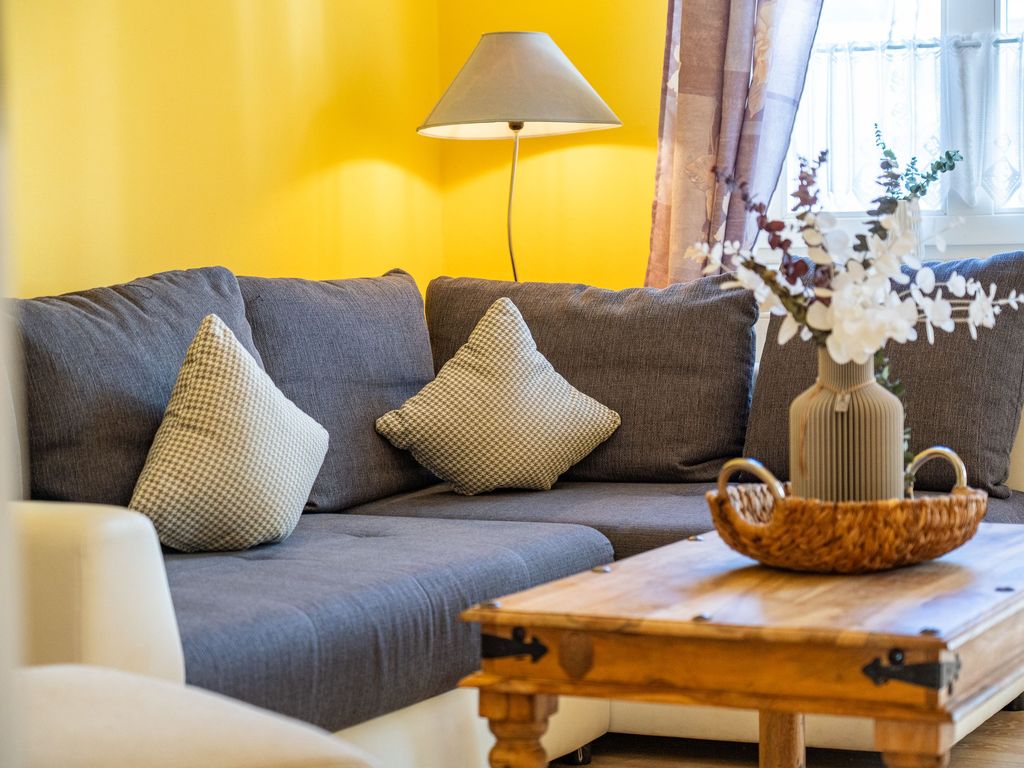 Einladendes Wohnzimmer zum Entspannen und Wohlfühlen
