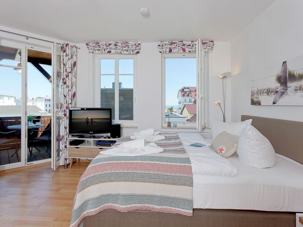 Wohnzimmer mit Schlafbereich