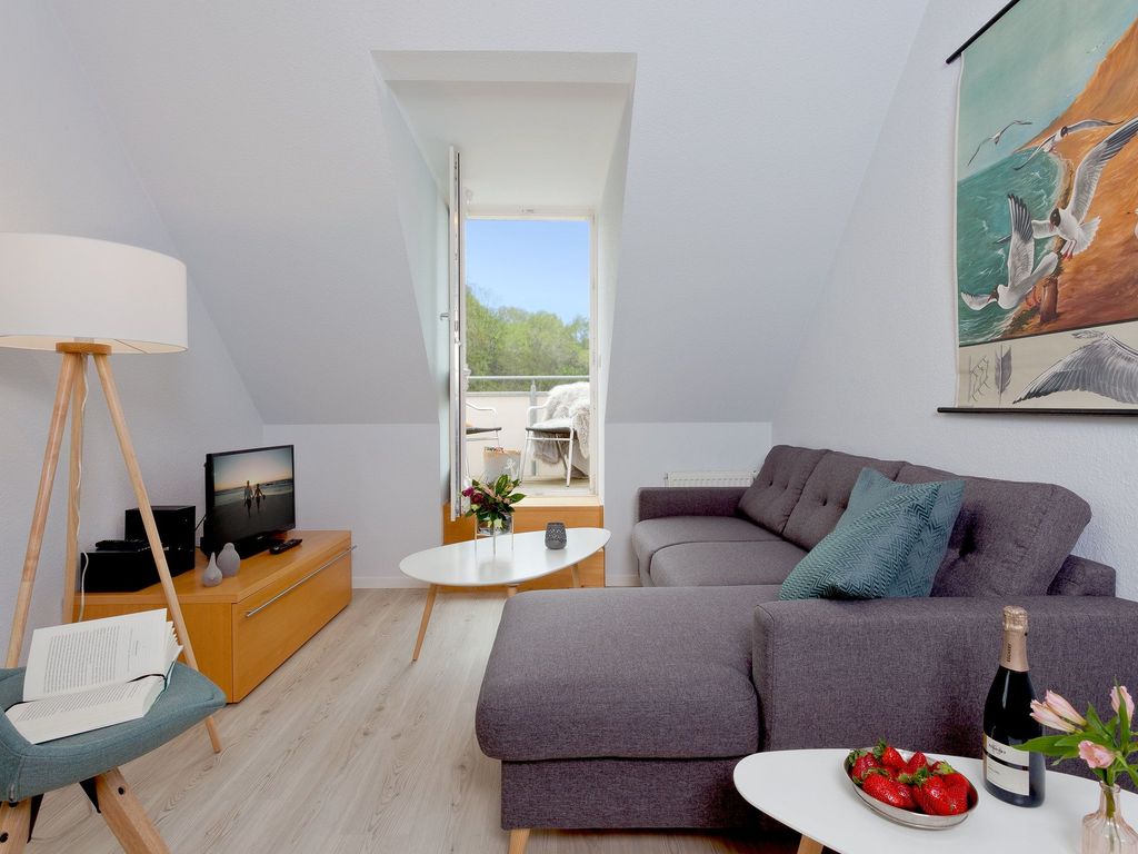 Wohnzimmer mit Balkon