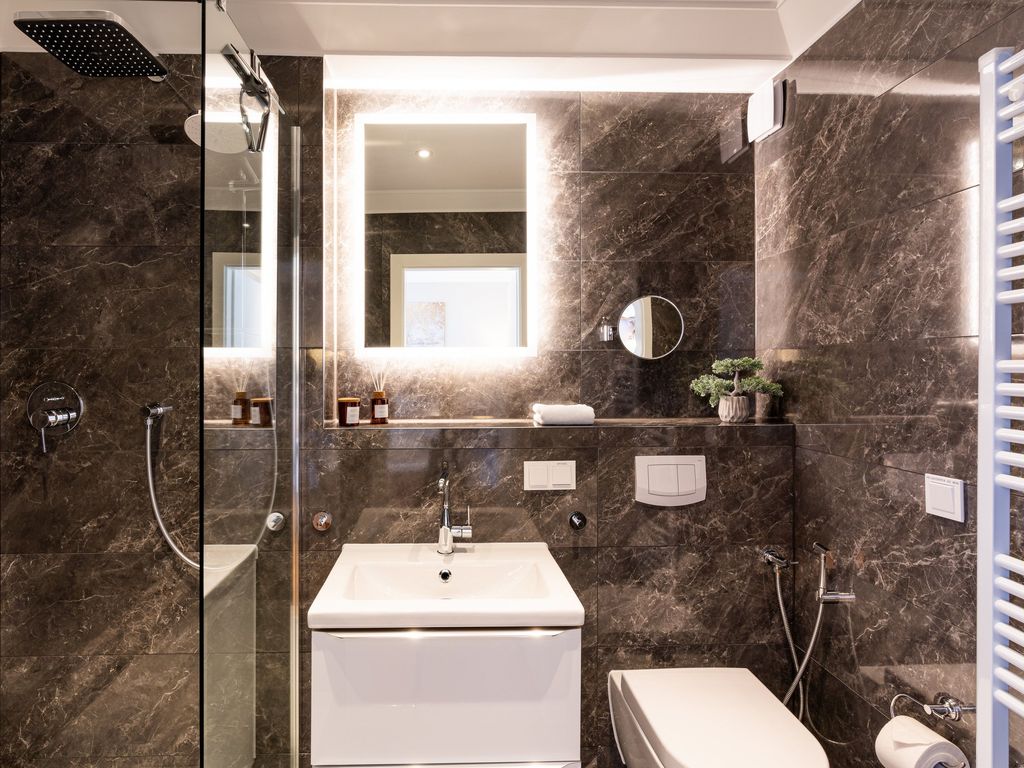 Badezimmer mit Dusche