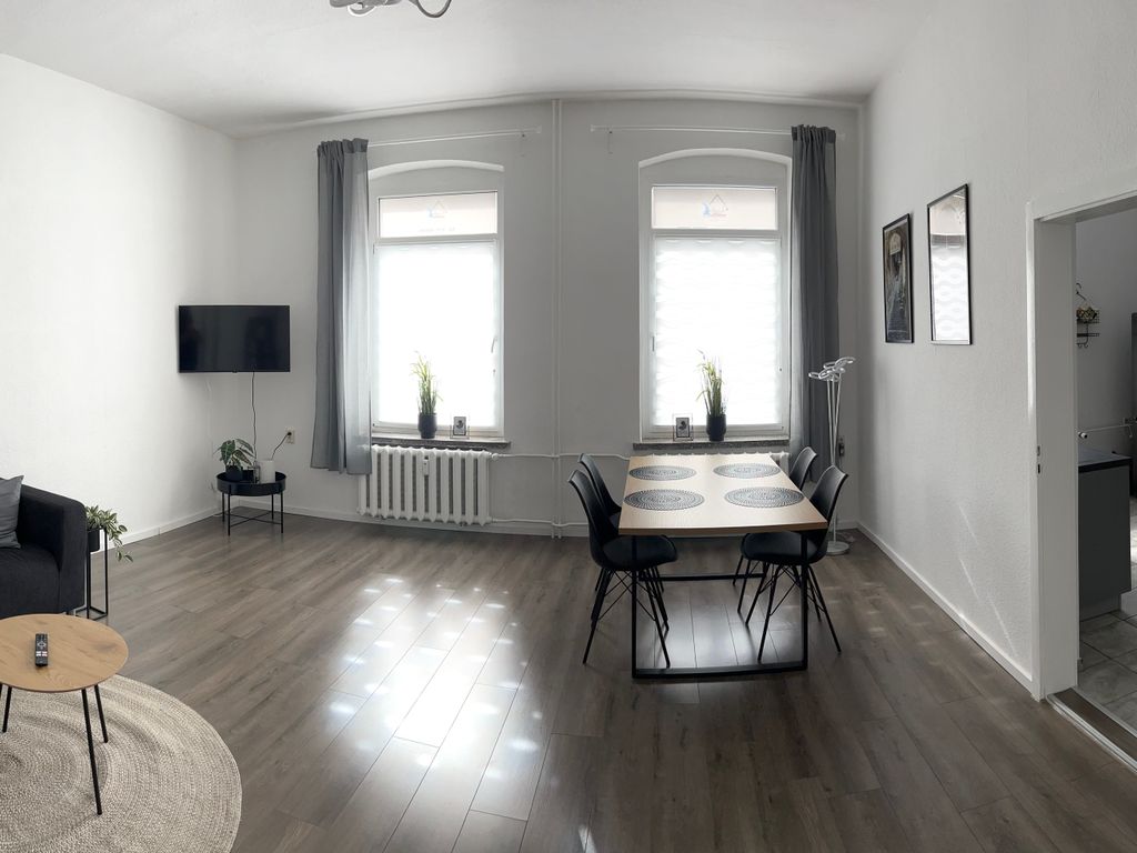 Wohnzimmer mit Essbereich
