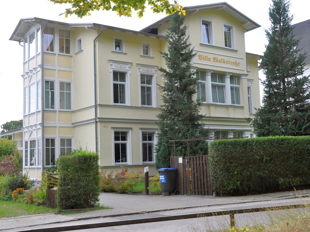 Villa Waldstraße Bansin: Fassade mit Balkonen