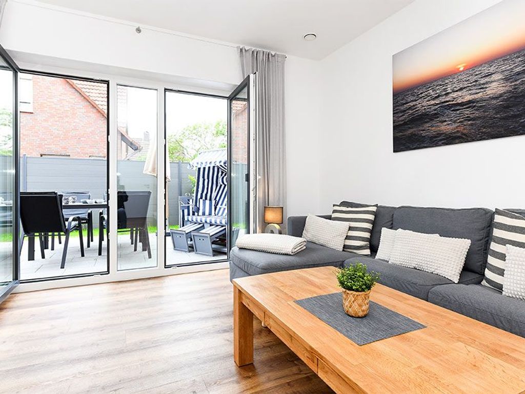 Wohnzimmer mit Essplatz und integrierter Küche