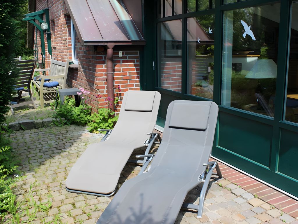 Terrasse mit Sonnenliegen
