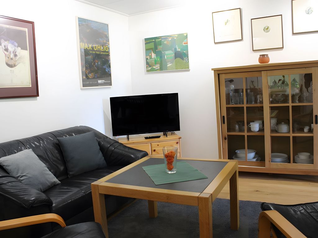 Wohnbereich mit Flat-TV