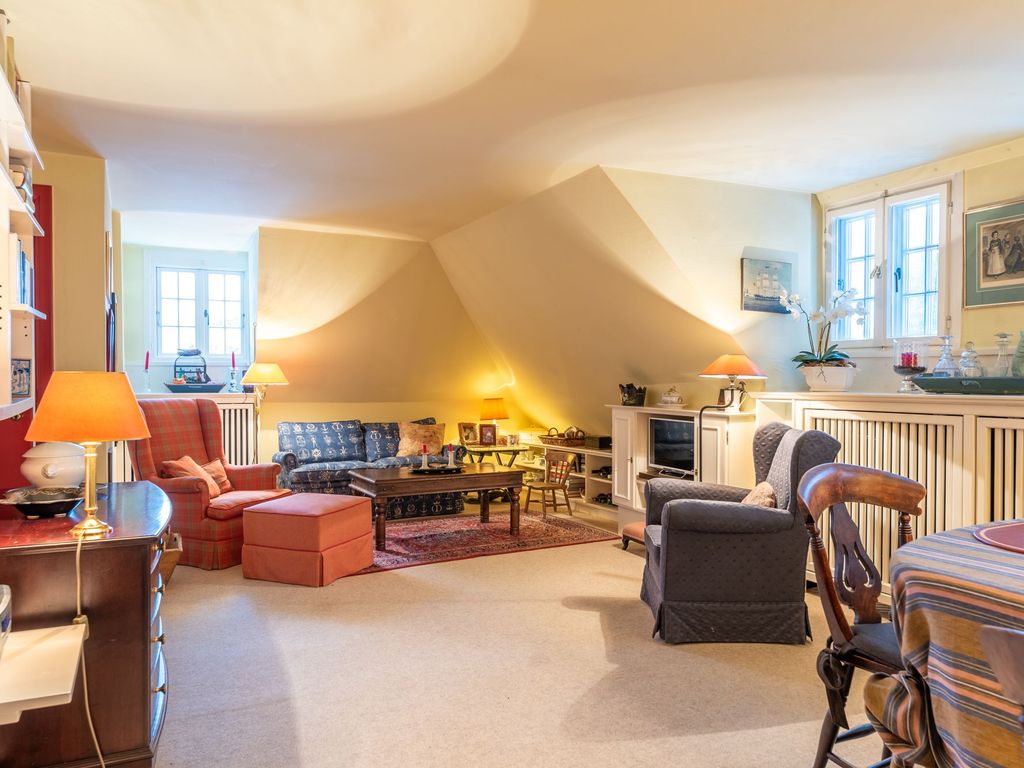 Die gemütliche Sofaecke mit Flat TV