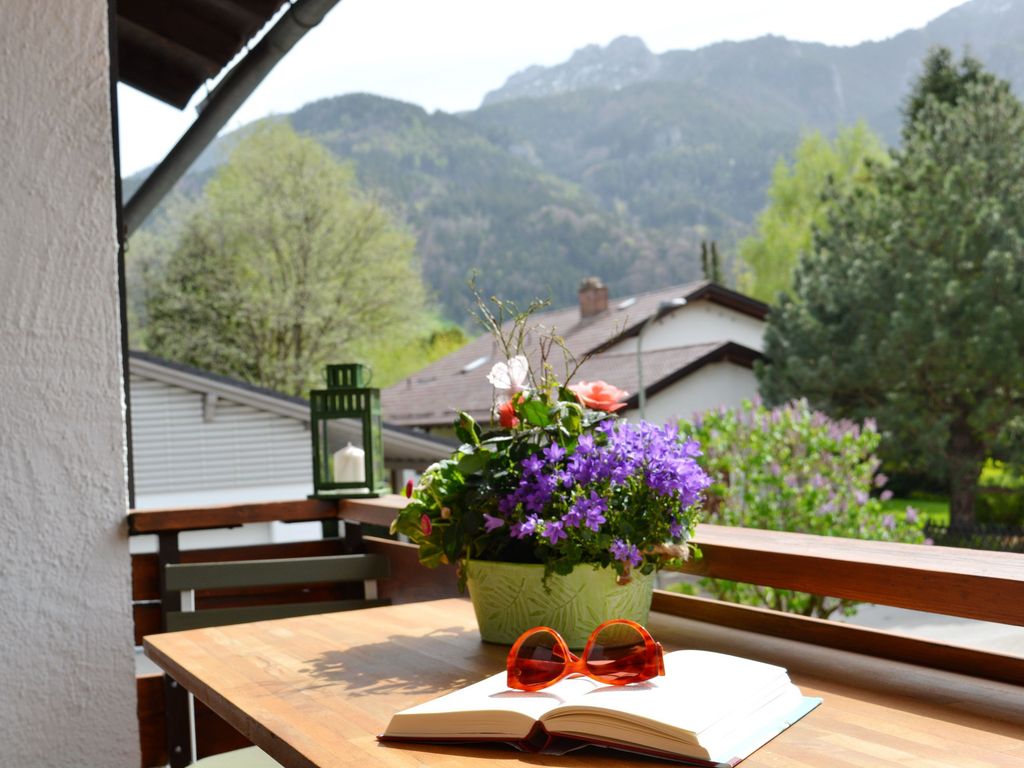Balkon mit Blick zur Kampenwand