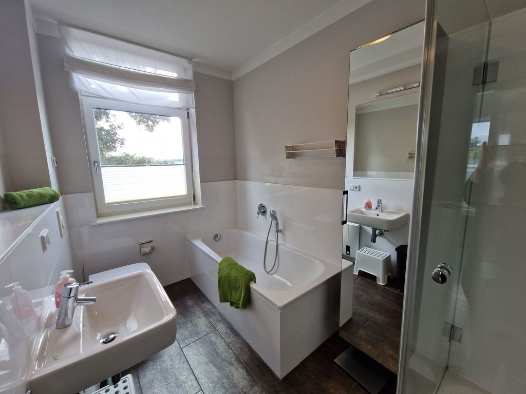 großes Badezimmer