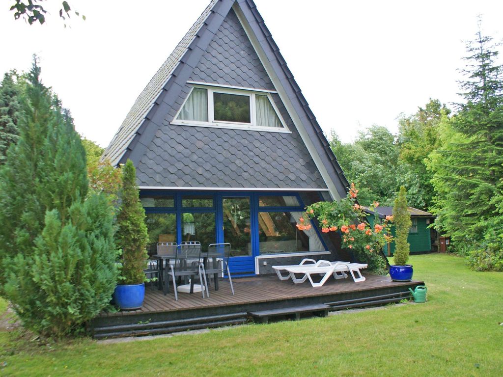 Zeltdachhaus im Grünen