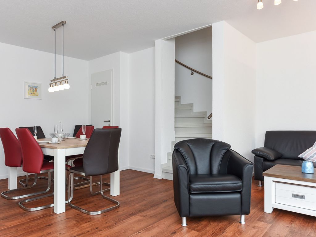 Wohnzimmer mit integriertem Küchenbereich