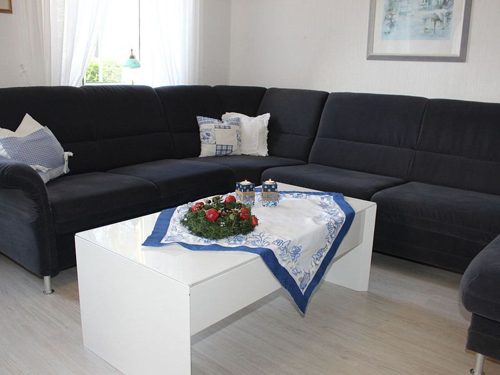 Wohnzimmer mit Essgruppe