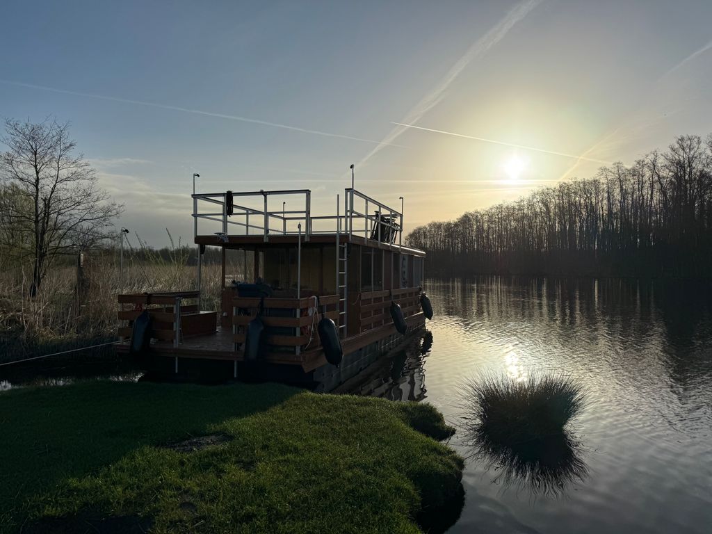 Winniboats - Haus auf dem Wasser