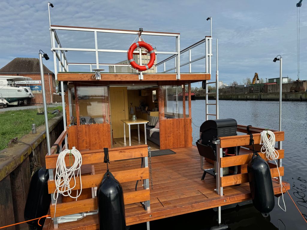 Winniboats - Haus auf dem Wasser