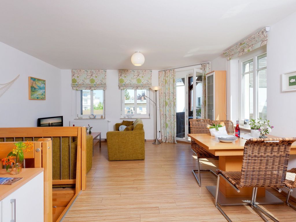 Wohnzimmer mit Essbereich