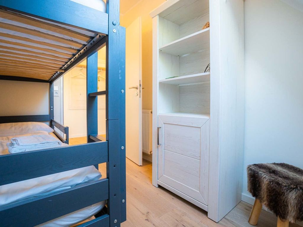 2. Schlafzimmer (OG)