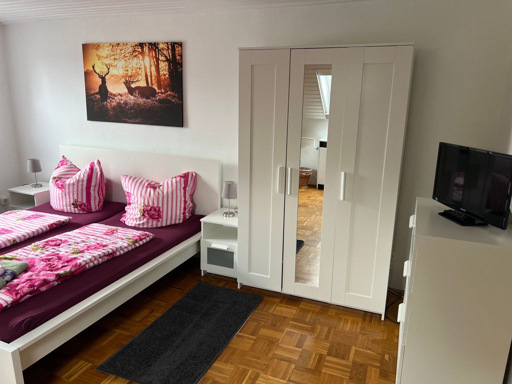 Zimmer 11 - Doppelbett und Einzelbett für 3 Personen