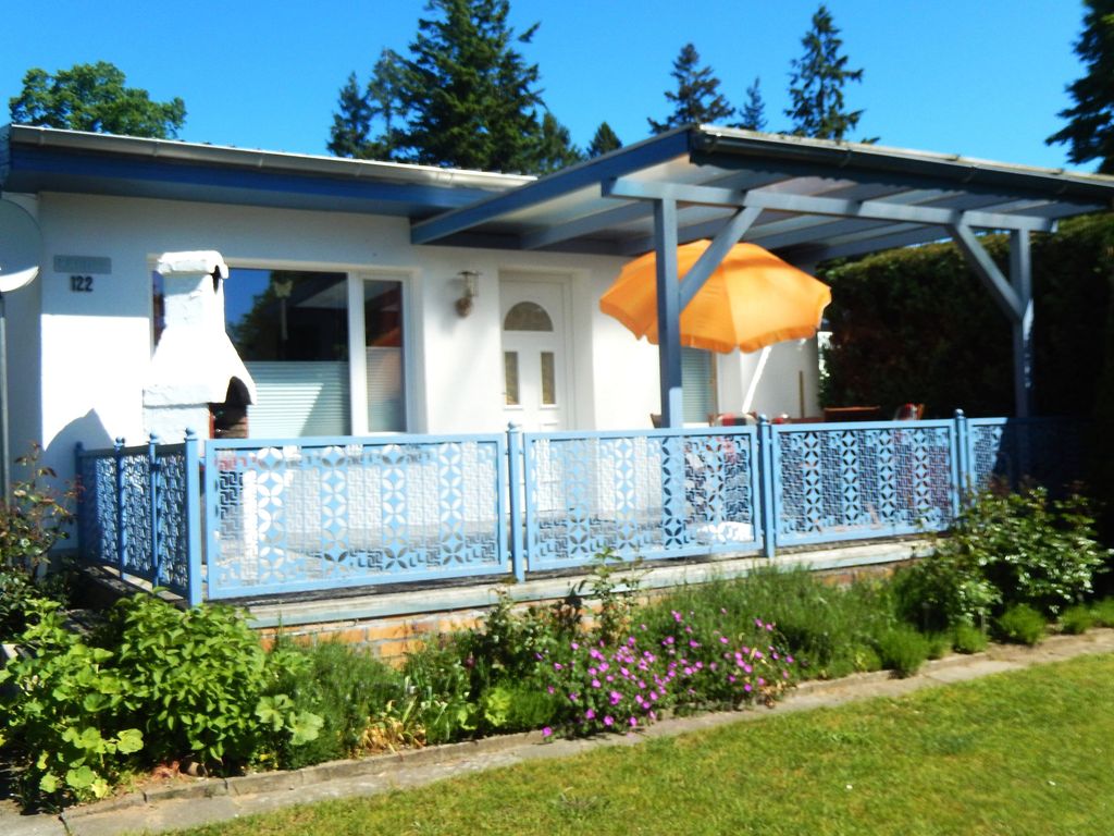 Außenansicht mit Terrasse