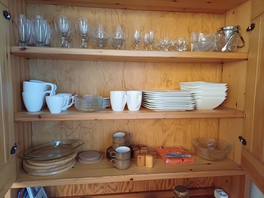 Geschirrschrank