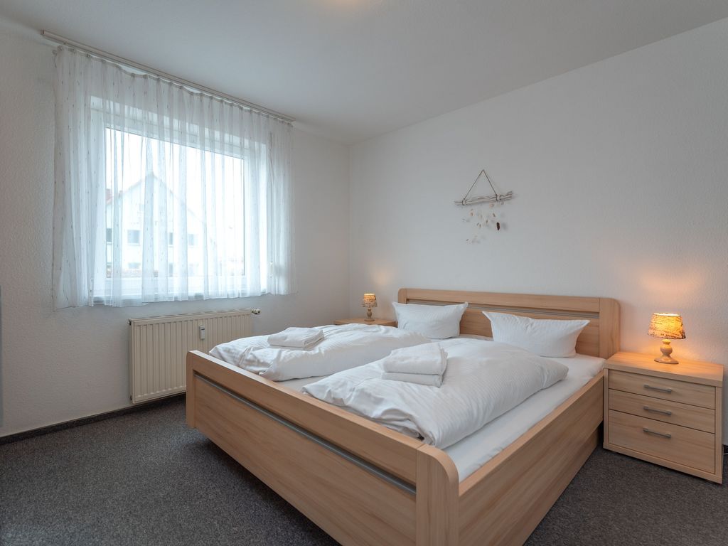 Schlafzimmer 1 mit Doppelbett