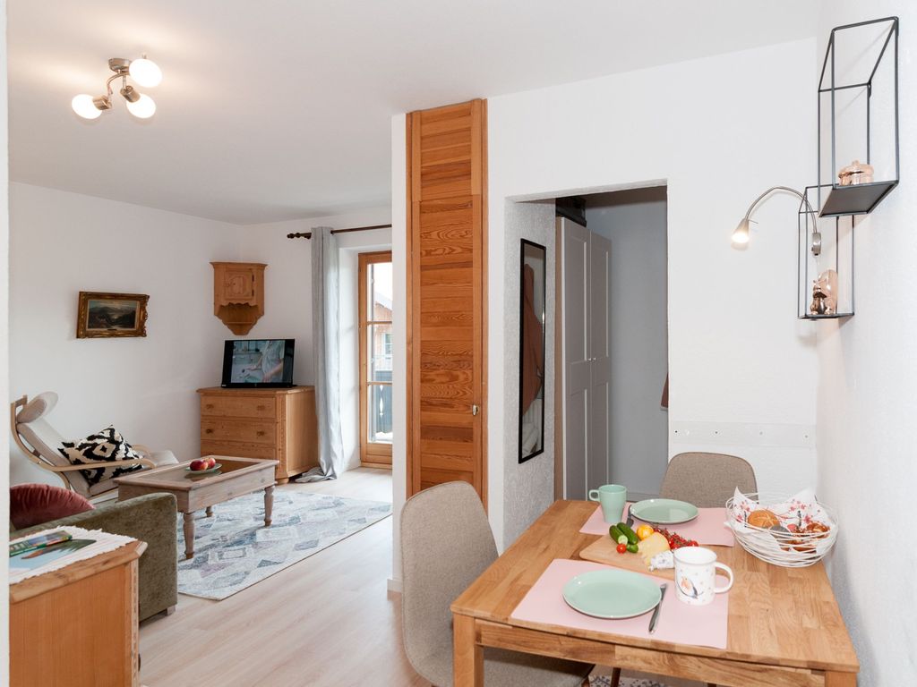 Ferienwohnung Rotkehlchen, Bad Wiessee, Wohn-/Essbereich