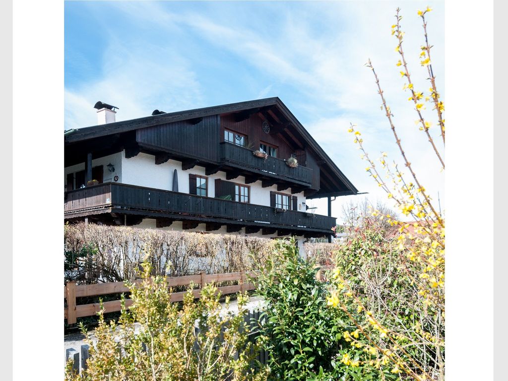 Ferienwohnung Rotkehlchen, Bad Wiessee, Ostansicht, Fewo 1. OG rechts