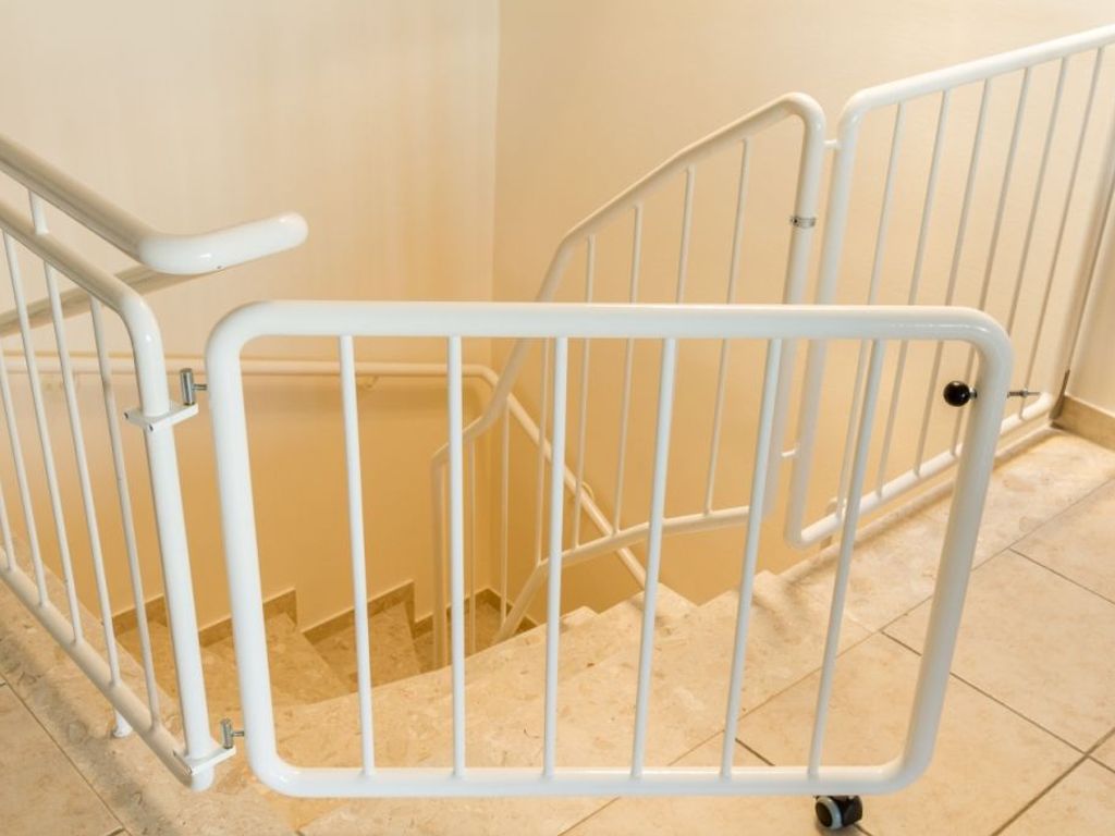 Treppe mit Kindergitter - 2. OG