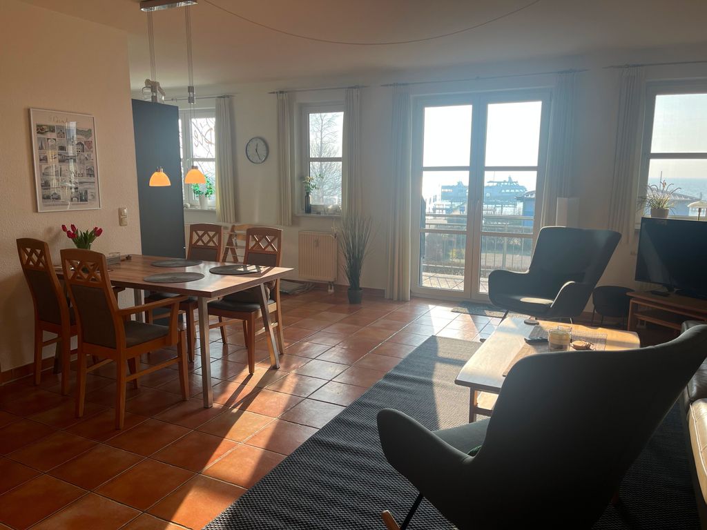 Wohnbereich mit Balkon Salzhaffblick/Hafenff