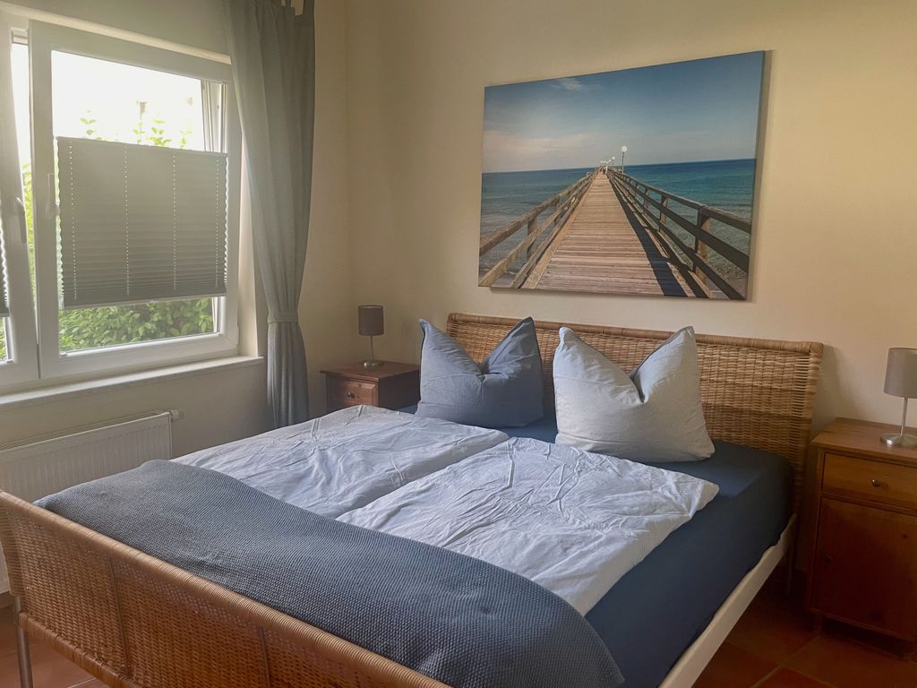Schlafzimmer 1 (Bett 200 x 160 cm)