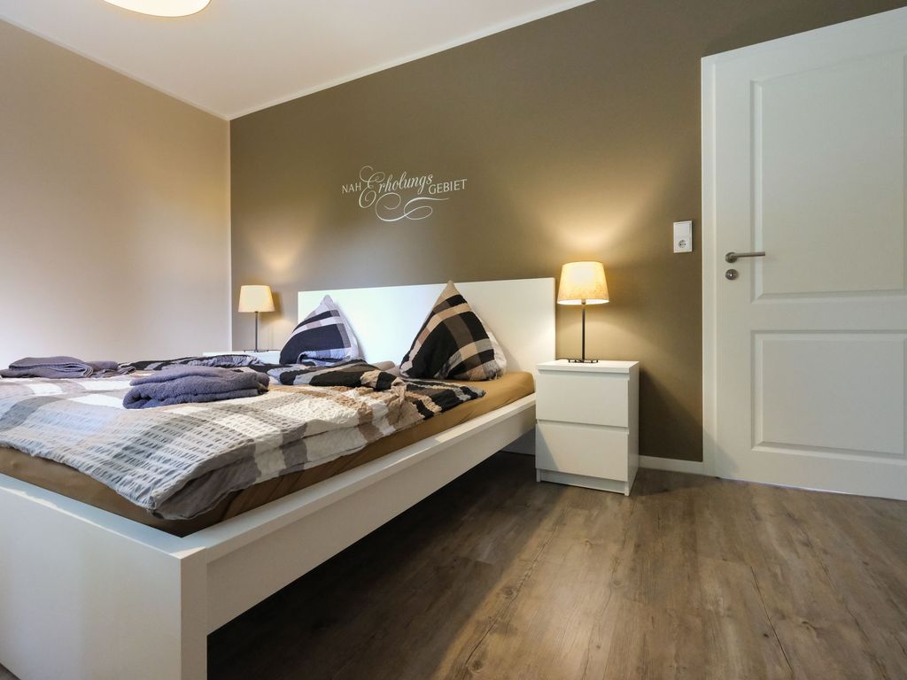 Das Elternschlafzimmer mit Doppelbett