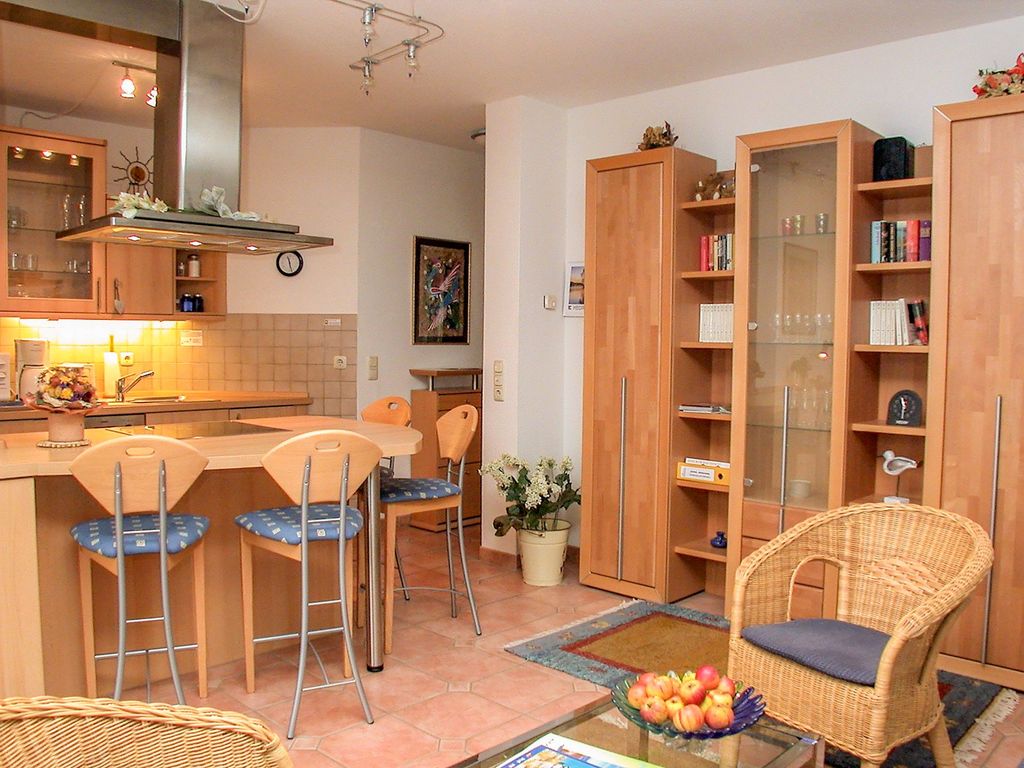 Wohnzimmer mit offener Küche