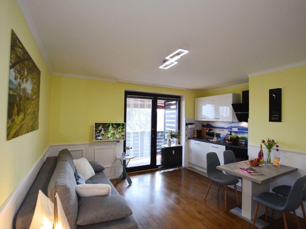 Wohn- und Essbereich mit offener Küche