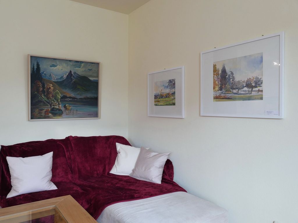 Kleine Ausstellung mit originalen Aquarellen und Ölgemälden in der ganzen Wohnung
